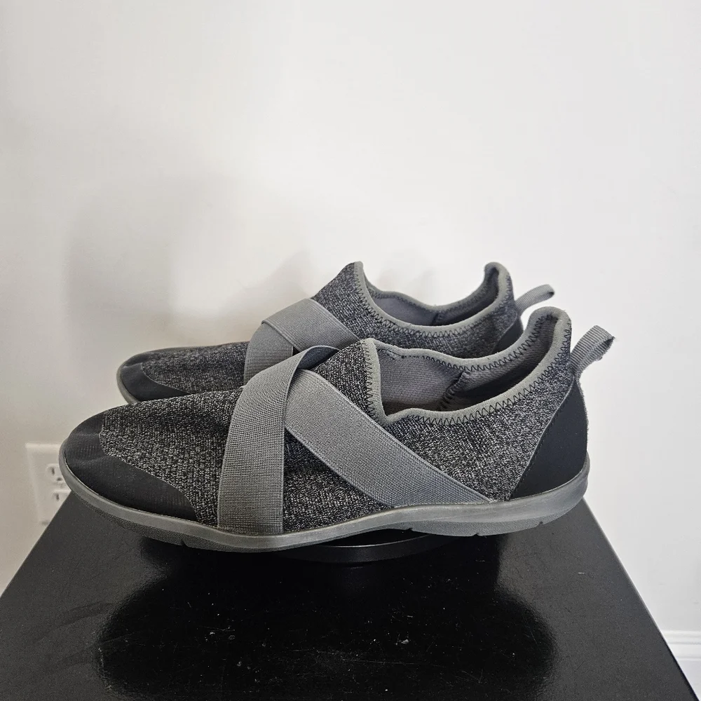 Crocs Comfort Swiftwater Cross-Strap Heather Grey And‎ Black Size W 11